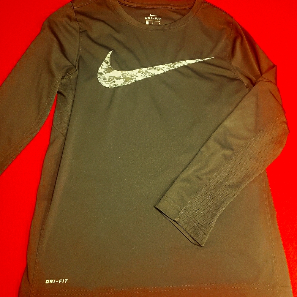 Nike Dri-fit Boys size Large Black long sleeve tee